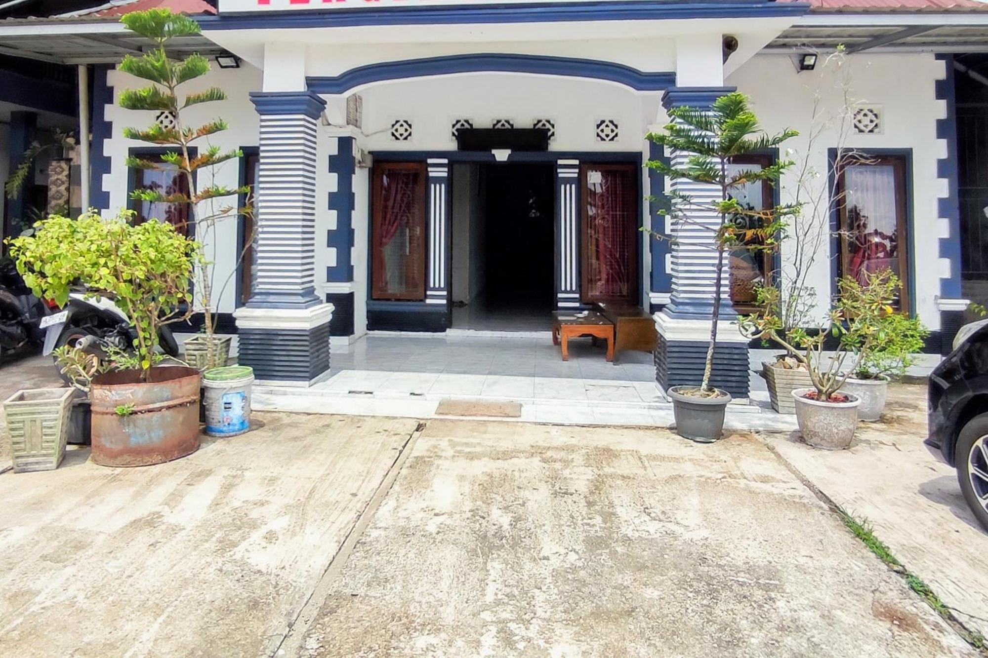 Reddoorz Syariah At Penginapan Eby Padang Exteriör bild